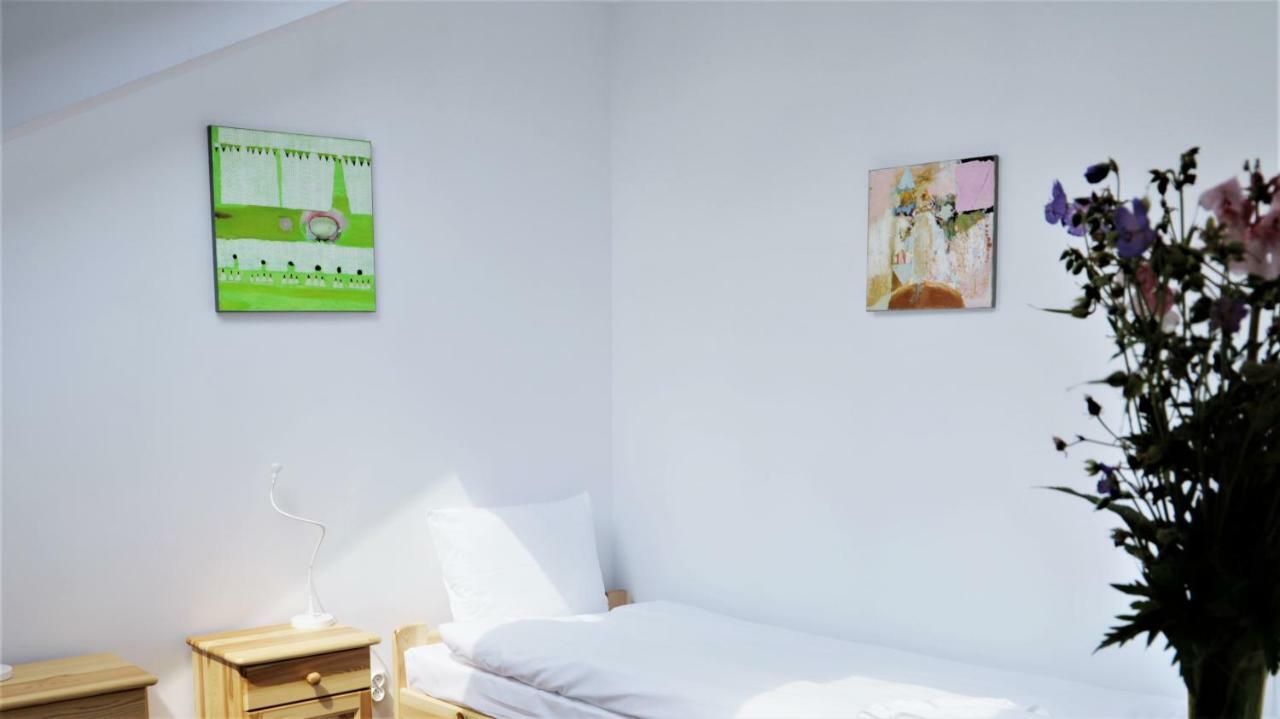 Artrooms Pokoje Goscinne Krosno Bagian luar foto