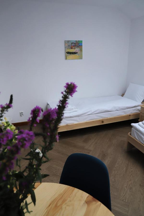 Artrooms Pokoje Goscinne Krosno Bagian luar foto