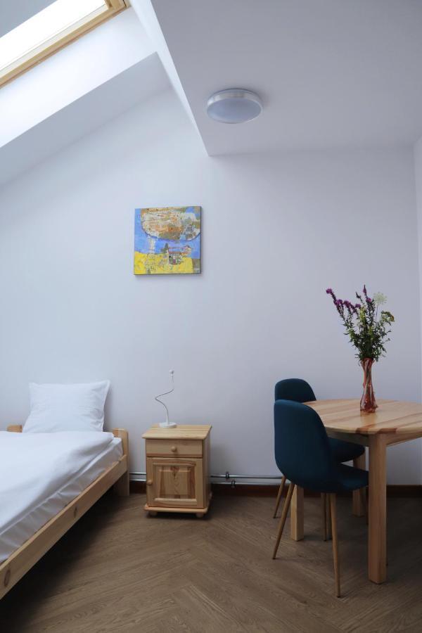 Artrooms Pokoje Goscinne Krosno Bagian luar foto